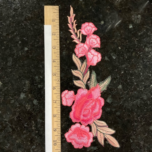 Floral heat set Appliqué PINK ROSES flowers vine rose EMBROIDERED Pair Set of 2 - Picture 3 of 5